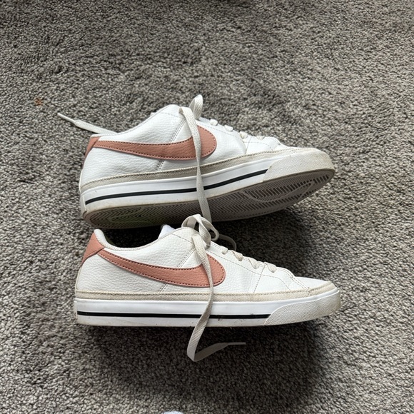 Women's Nike White and Pink Sneakers - Picture 6 of 6